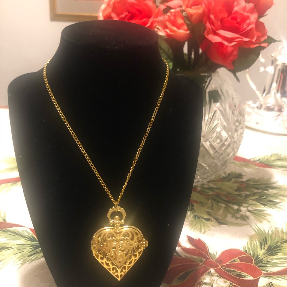 ❤️❤️❤️❤️Stunning Gold heart watch necklace NWOT